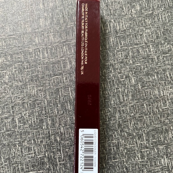 Charlotte Tilbury Magic Away Liquid Concealer #14 - Picture 6 of 11